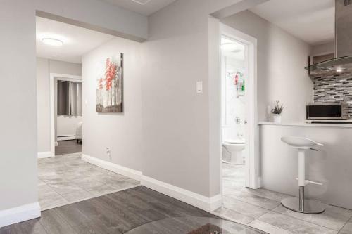 Entire 2 Bedroom Apartment Uptown Waterloo Kw