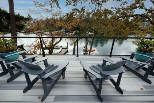 Waters Edge, 2 Bed Gorge Waterfront Suite