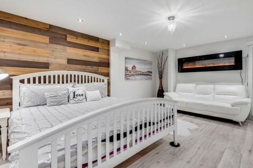 Gorgeous Stay - Private 3 Bedroom Waterfront Suite