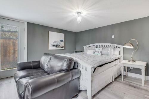 Gorgeous Stay - Private 3 Bedroom Waterfront Suite