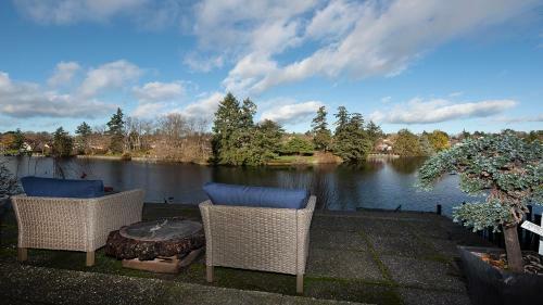 Gorgeous Stay - Private 3 Bedroom Waterfront Suite
