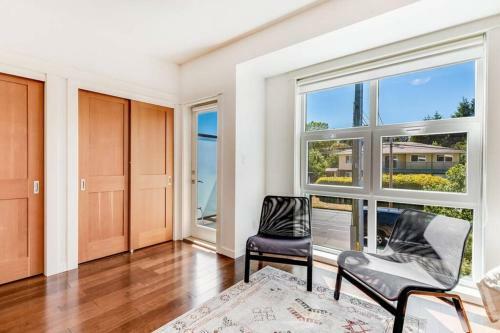 Cedar Hill Sunlit Stay - Bright Spacious & Modern