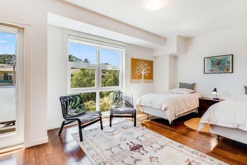 Cedar Hill Sunlit Stay - Bright Spacious & Modern