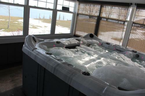 Cheerful Life At Cottage On Lake Erie