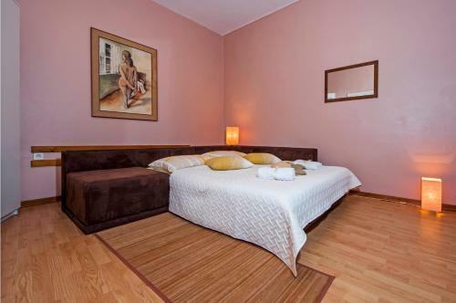 Stela - One Bedroom Apartment