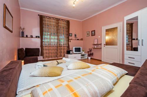 Stela - One Bedroom Apartment