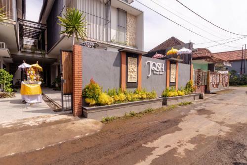 Hostal Josh Guest House