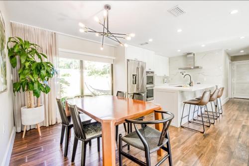 Mid-century Modern Oasis