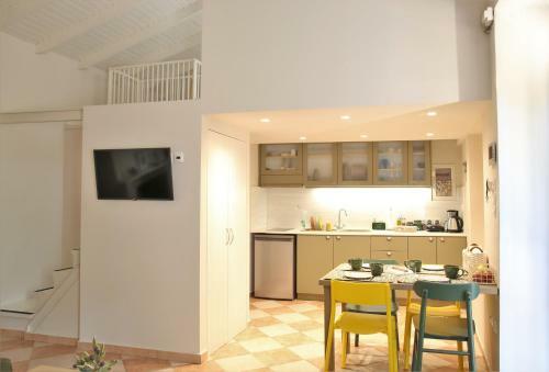 For4 Seasons New-home2 Near Airport