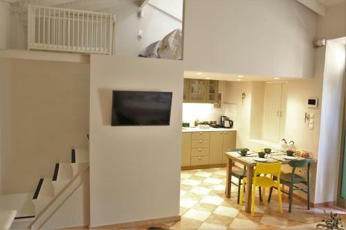 For4 Seasons New-home2 Near Airport