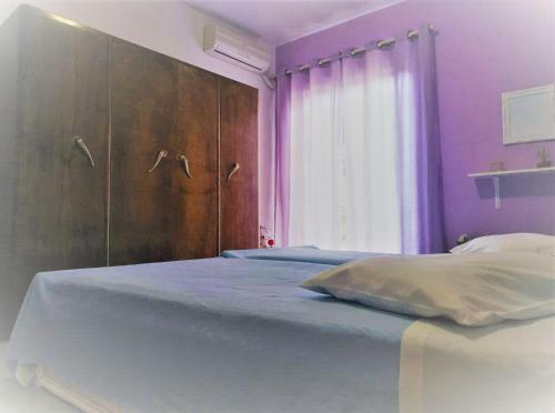 Violet Bedroom And Apartment