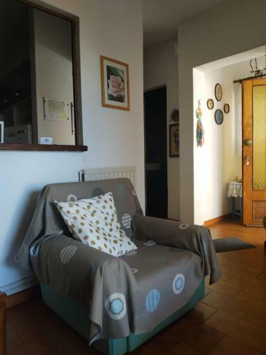 Violet Bedroom And Apartment