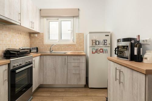 Theros Luxury Apartment