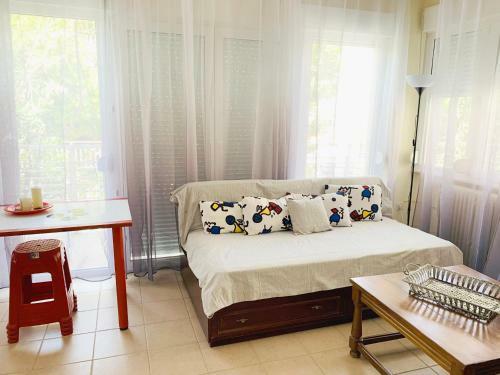 Anna's 3 Rooms Apartment Nei Epivates Beach