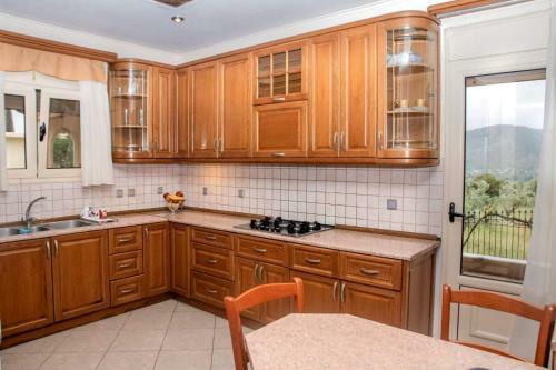 Laki Villa With Pool And Jacuzzi
