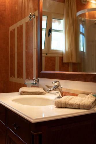 Laki Villa With Pool And Jacuzzi