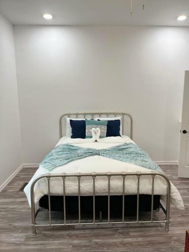 The Ritzy Villa! Walking Distance To Downtown!