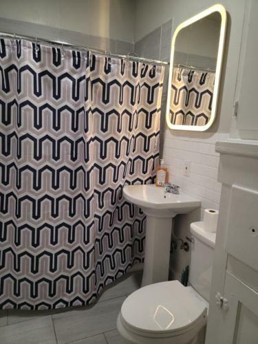 Luxurious 3 Bedroom Near Downtown