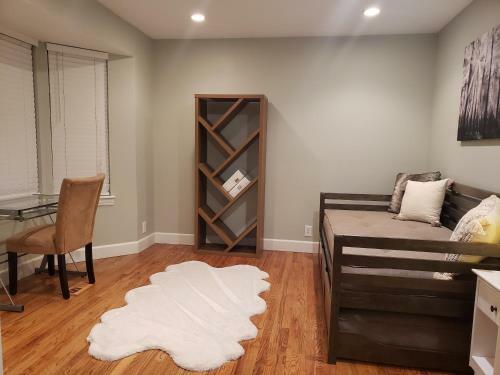 Spacious 5bd/3ba Home W/yard And Ideal Location!