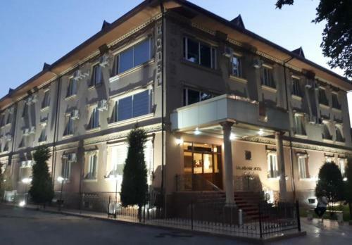 Hotel Grand Nur