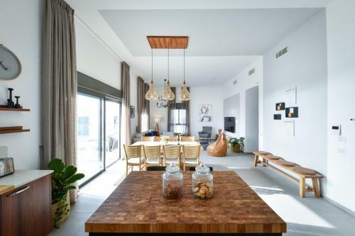 High Class 6br Achziv Apartment