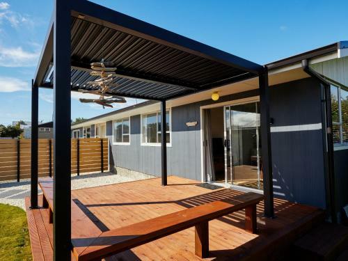 Sunset Hideaway - Kaikoura Holiday Home