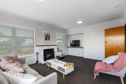 Bluebird Bach - Rotorua Holiday Home