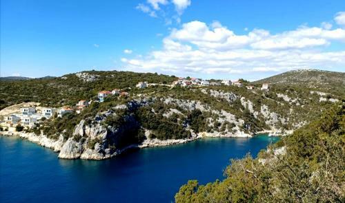 Seafront Villa ?entada Near Trogir, Heated Pool, Childrens Playground, Bbq