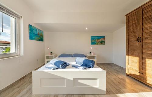 Stunning Apartment In Vir With Wifi And 2 Bedrooms