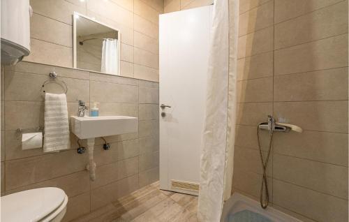 Stunning Apartment In Vir With Wifi And 2 Bedrooms