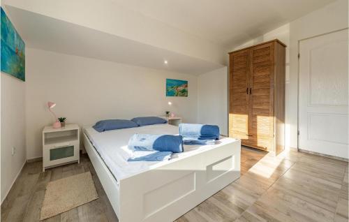 Stunning Apartment In Vir With Wifi And 2 Bedrooms