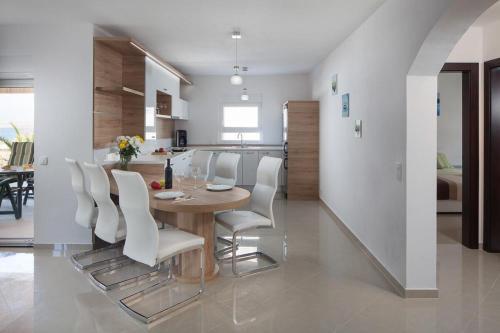 Apartments By The Sea Vir - 19419