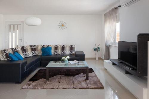 Apartments By The Sea Vir - 19419