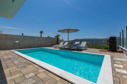 Villa Grizane 1 Bela 8 Pax