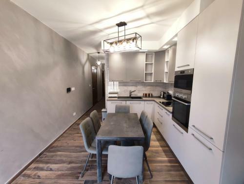 La88 Bayview Apartment I
