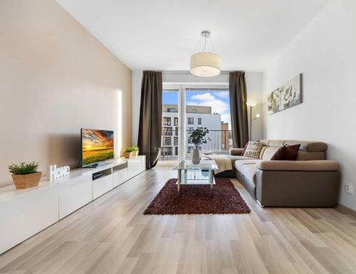Sunflower - Modern Large Charming Apartment With Balcony