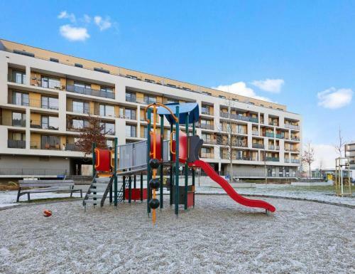 Sunflower - Modern Large Charming Apartment With Balcony