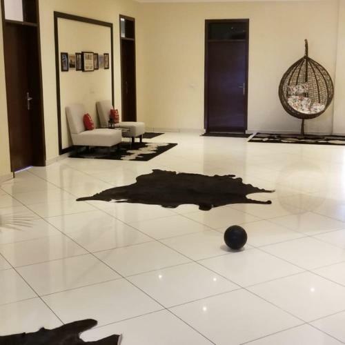 Private Room In Designer & Serviced Apartment