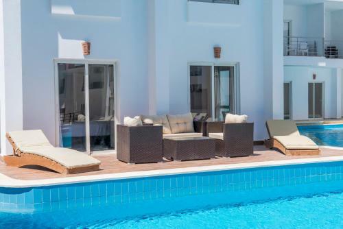 Aqua Palms Swim-up Apartment