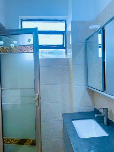 Cozy And Low Budget Self-contained Bedroom In A Kilimani Shared Apartment