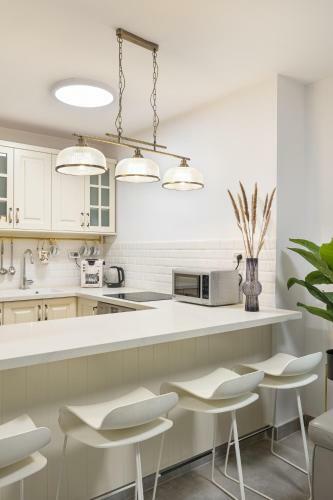 Modern And Stylish 2br Apartment