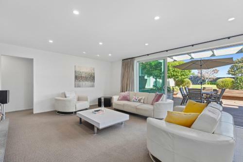 Beach Life - Papamoa Holiday Home