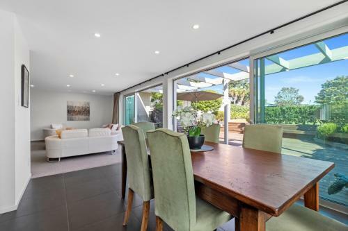 Beach Life - Papamoa Holiday Home
