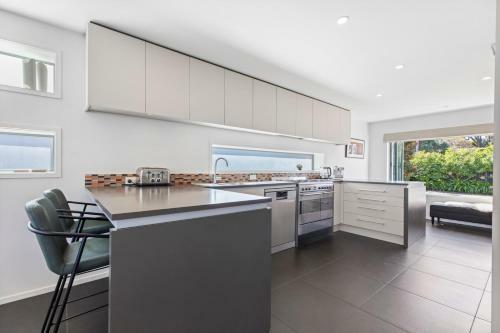 Beach Life - Papamoa Holiday Home