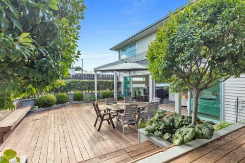 Beach Life - Papamoa Holiday Home