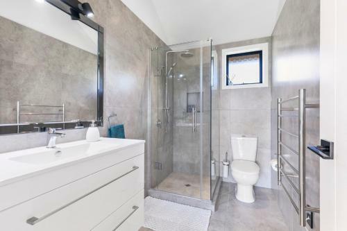 Seaside Escape - Algies Bay Holiday Home