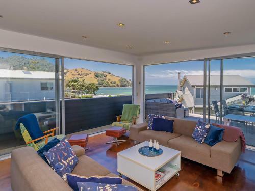 Breezy Views - Simpsons Beach Holiday Home