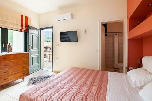 Luxury Villa In Agios Nikolaos With Private Pool