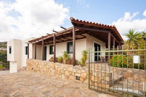Luxury Villa In Agios Nikolaos With Private Pool