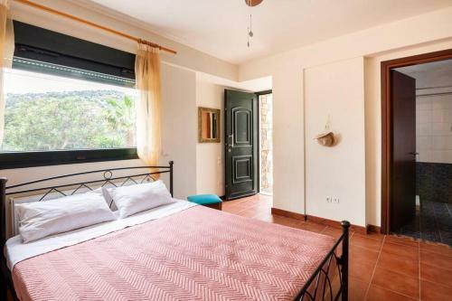 Luxury Villa In Agios Nikolaos With Private Pool